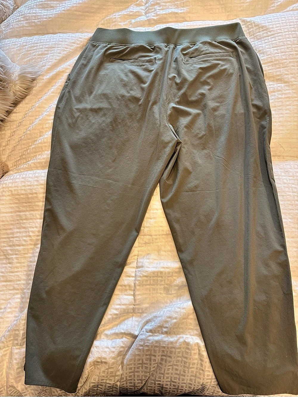 Tommy Bahama IslandZone Women's Jogger Pants in Olive Green Size Large